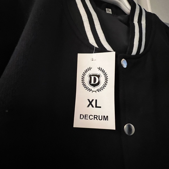 Decrum Varsity Jacket XL NWT - Picture 2 of 3